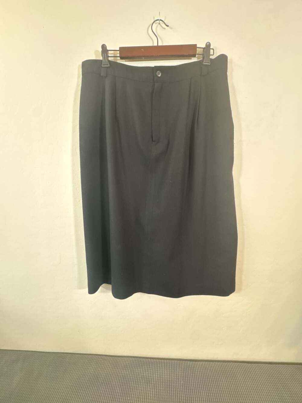 Vintage L.L. Bean Women's Black 100% Wool Pleated Midi Skirt Size 20
